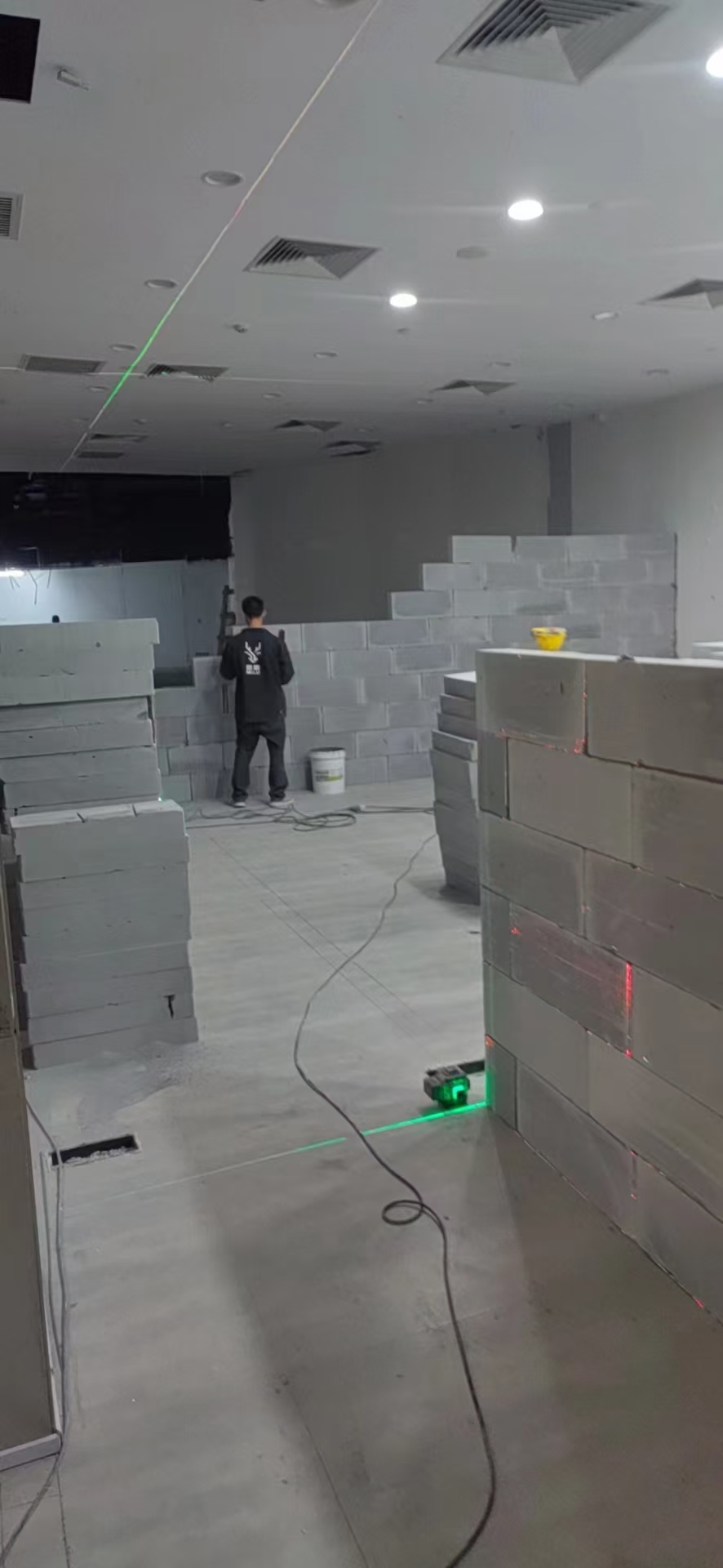 办公楼轻质砖隔墙与墙面效果场景